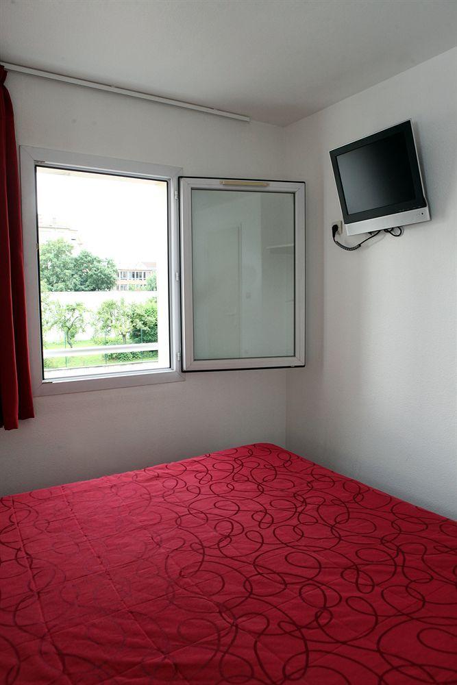 Revotel Centre Gare Et Congres Hotel 2*