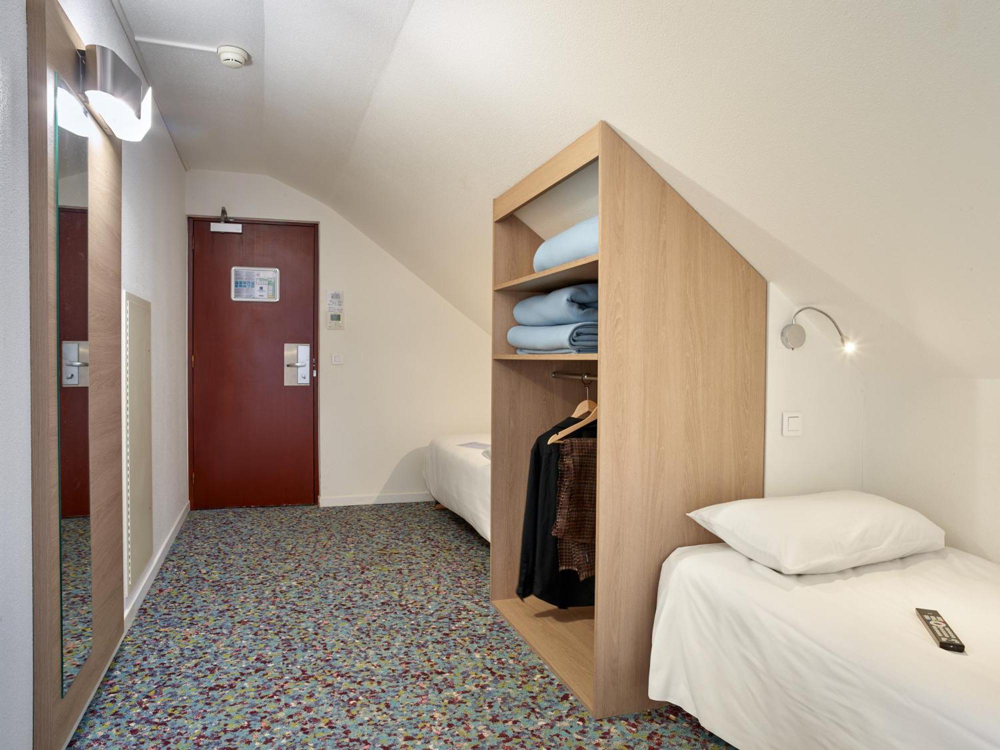 Revotel Centre Gare Et Congres Hotel 2*